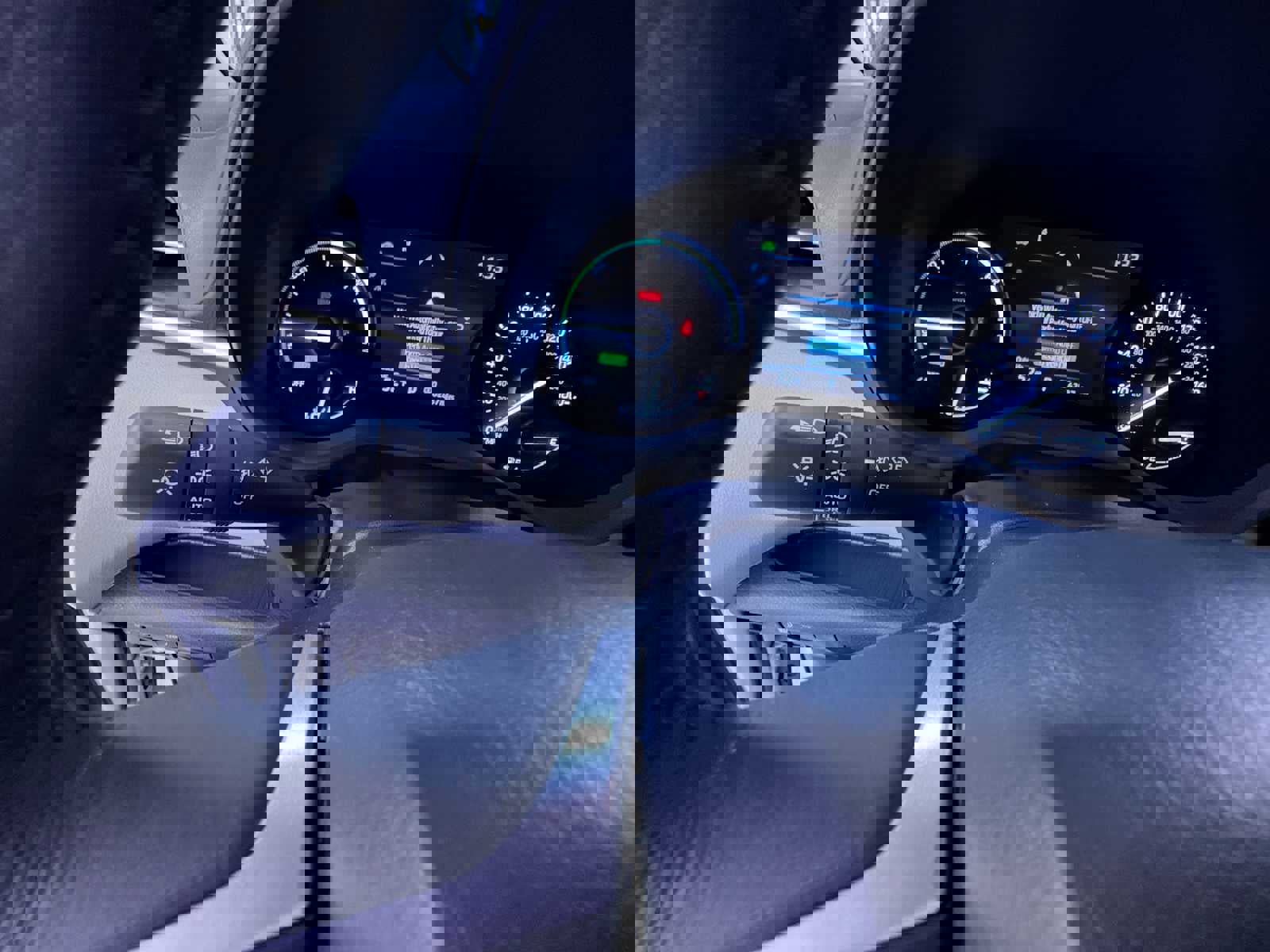 Used 2025 Toyota Sienna XLE w/ XLE Plus Package image 18