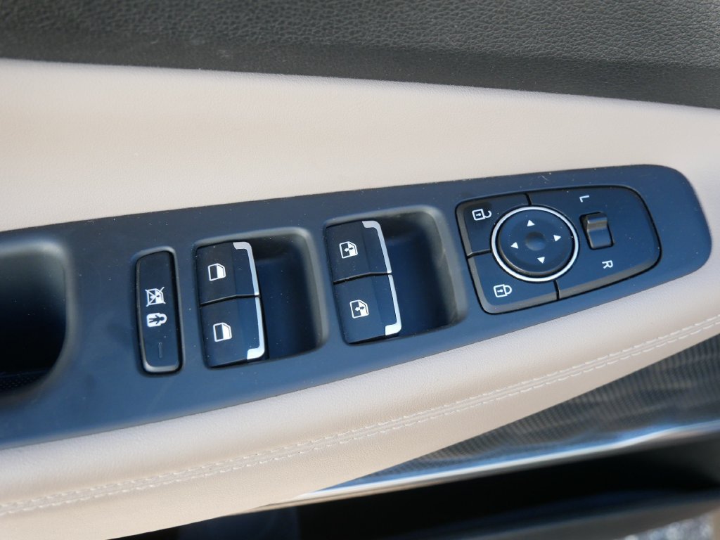 Used 2019 Hyundai Santa Fe Limited AWD/4WD image 17
