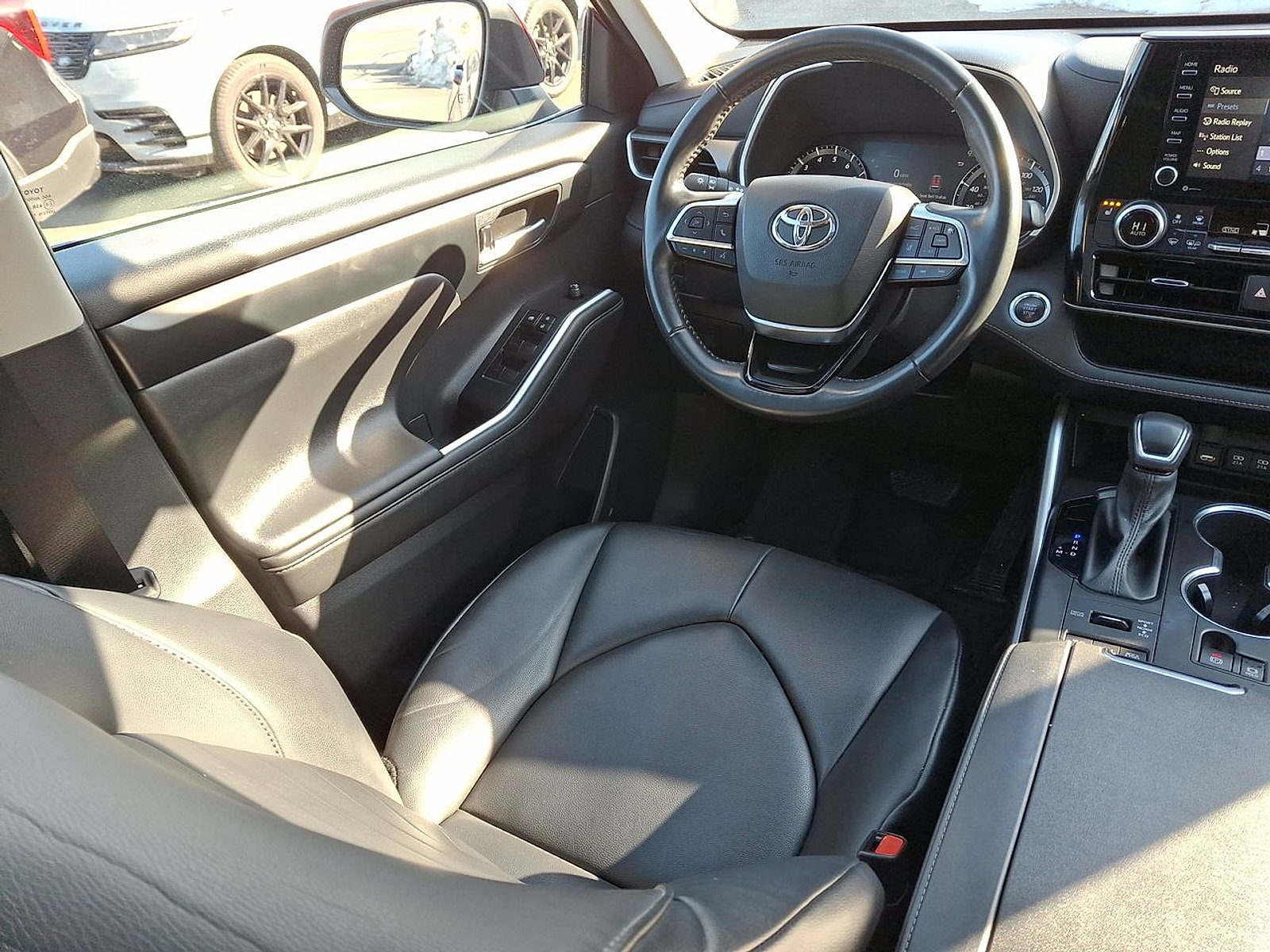 Used 2021 Toyota Highlander XLE image 15