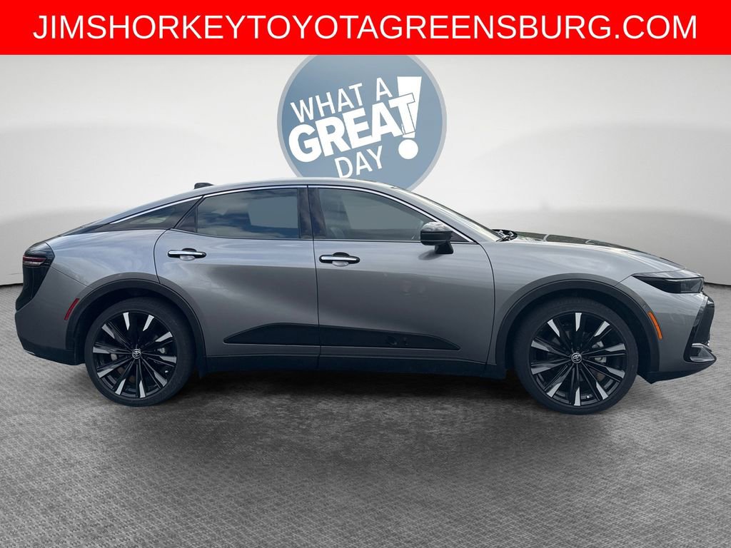 Used 2023 Toyota Crown Platinum image 2