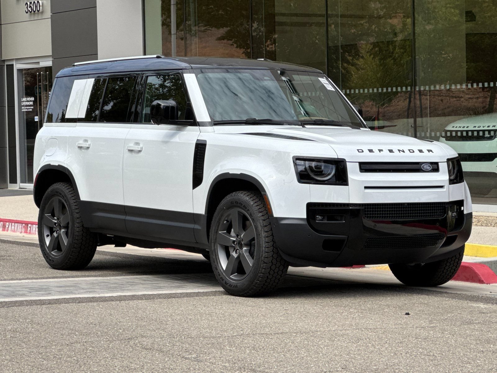 New 2026 Land Rover Defender 110 S AWD/4WD image 8
