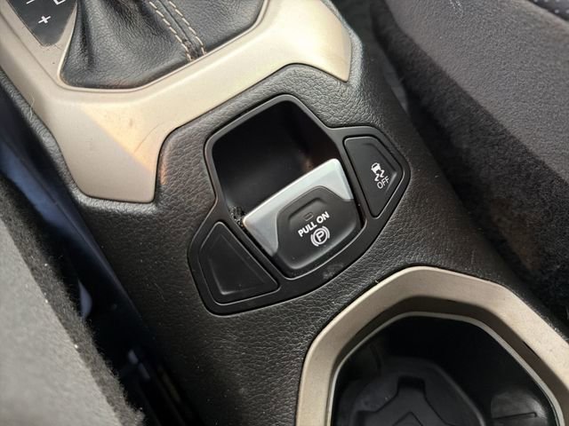 Used 2017 Jeep Renegade Limited image 28