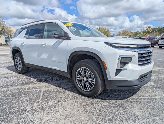 Used 2025 Chevrolet Traverse LT