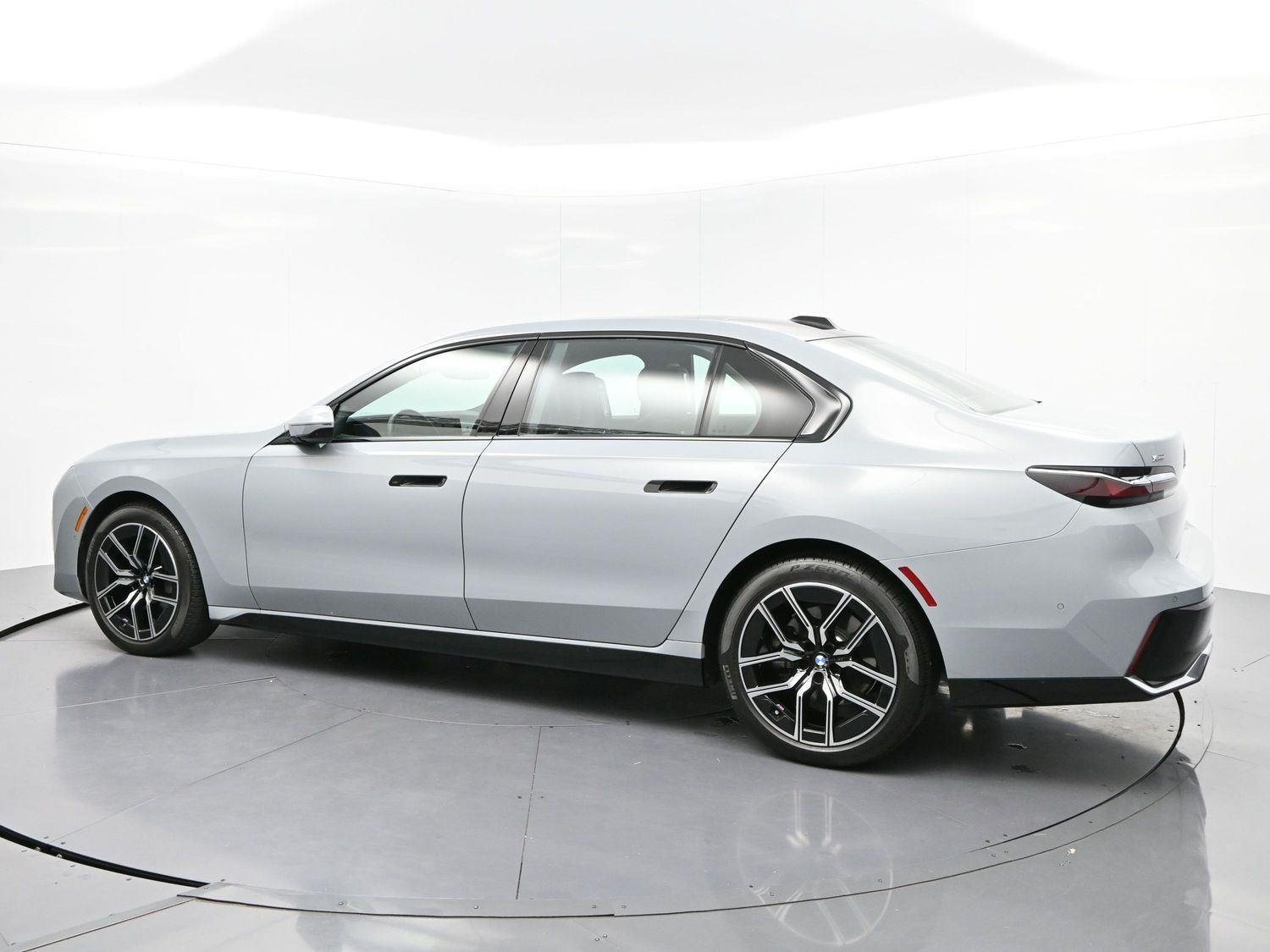Used 2024 BMW 740i xDrive w/ Premium Package AWD/4WD image 5