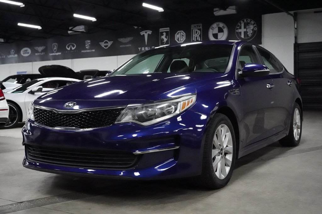 Used 2017 Kia Optima LX FWD image 1