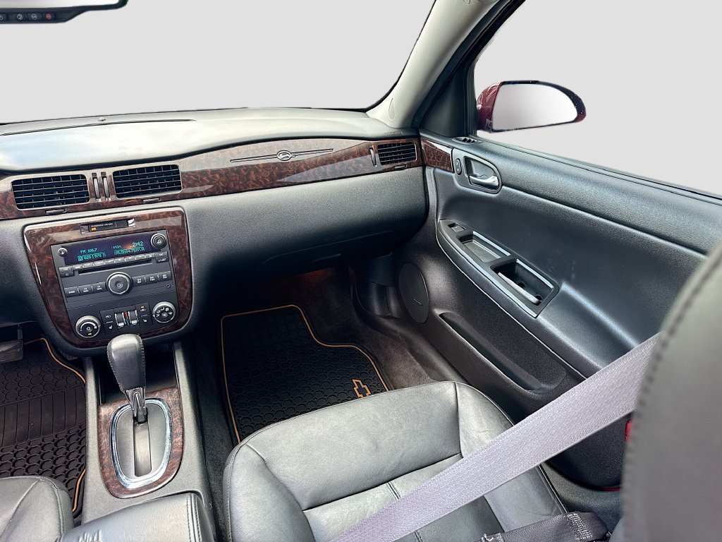Used 2013 Chevrolet Impala LTZ FWD image 22