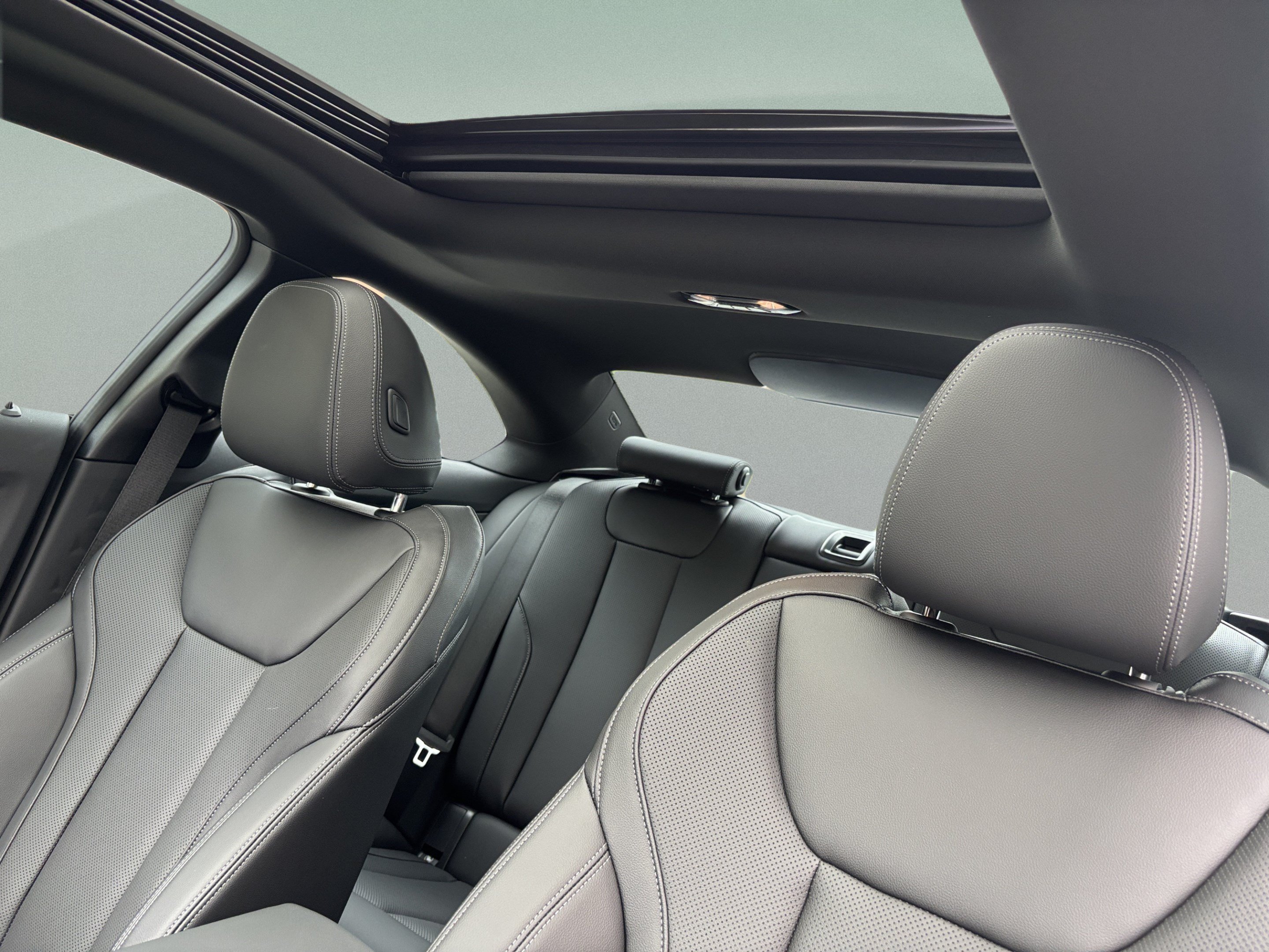 Used 2026 BMW 230i Coupe w/ Premium Package RWD image 19