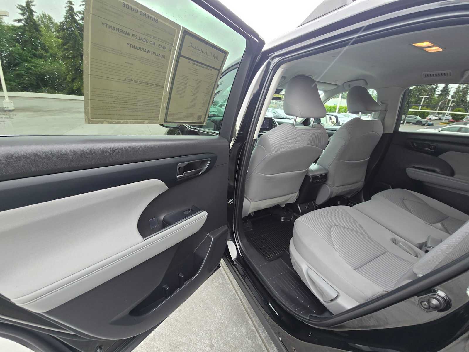 Used 2023 Toyota Highlander LE AWD/4WD image 15