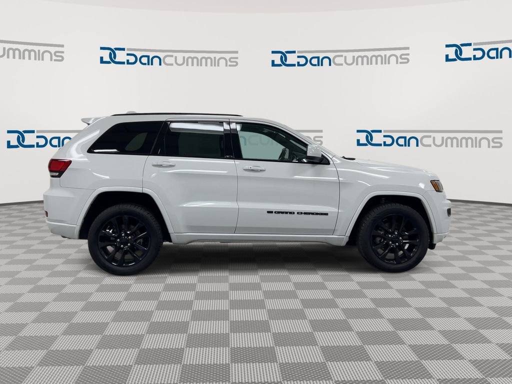 Used 2022 Jeep Grand Cherokee Laredo X image 9