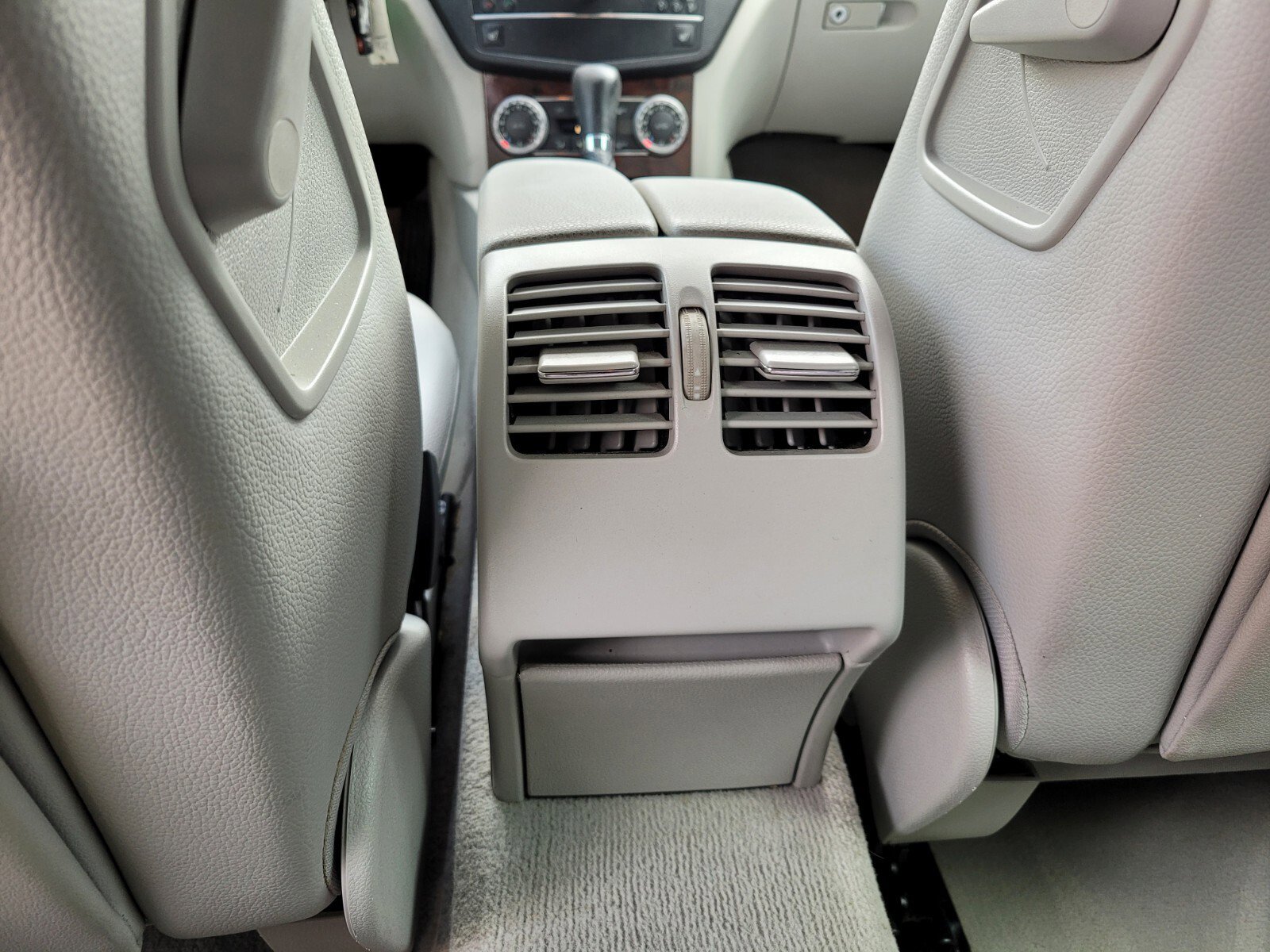 Used 2009 Mercedes-Benz C 300 Luxury image 8