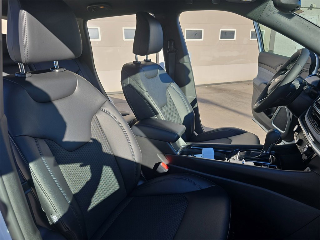 New 2026 Jeep Compass Latitude image 10