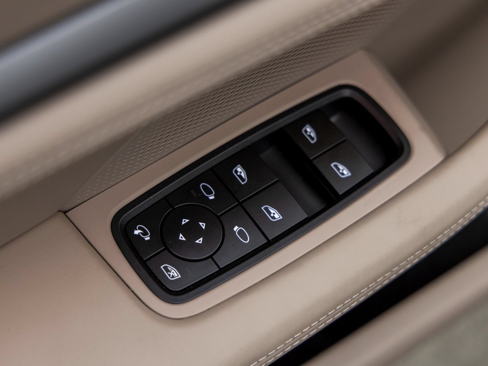 New 2025 Porsche Taycan 4S AWD/4WD image 22