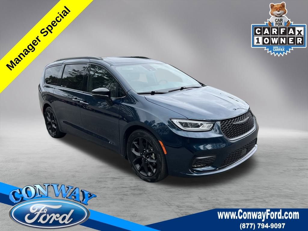 Used 2025 Chrysler Pacifica Limited image 1