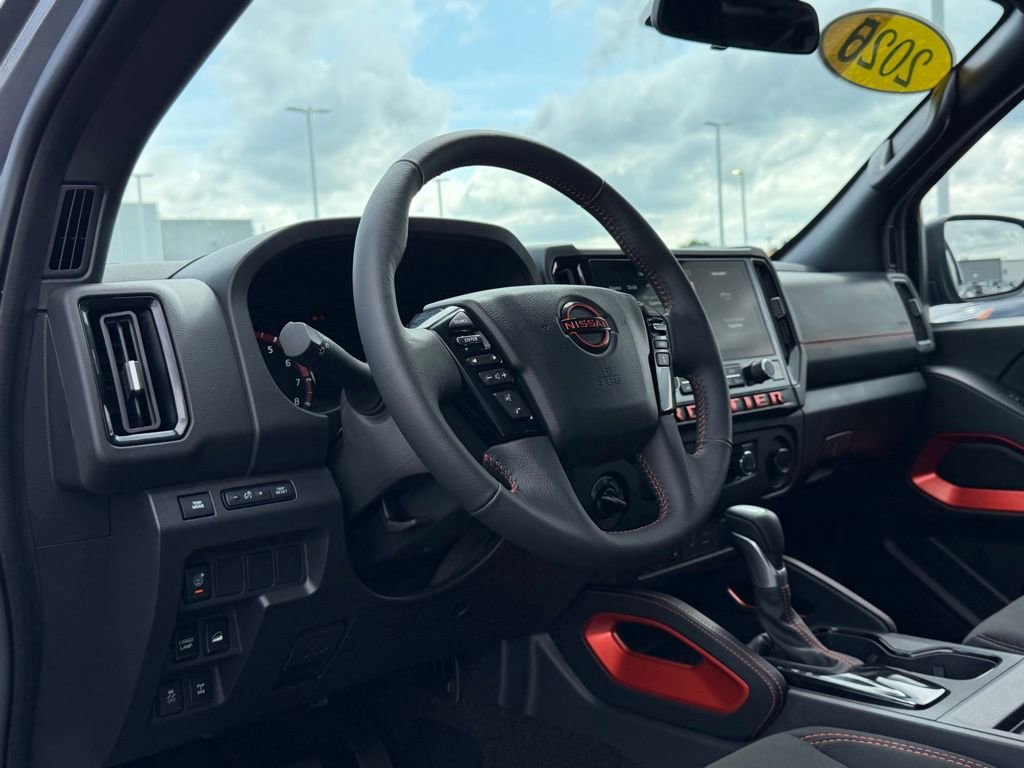 Used 2025 Nissan Frontier PRO-4X AWD/4WD image 11