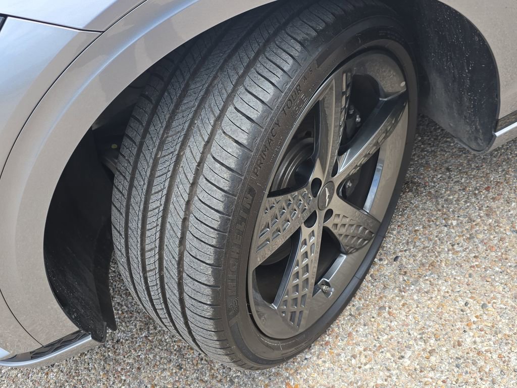 Used 2024 Genesis GV70 3.5T Sport w/ Sport Advanced Package image 32