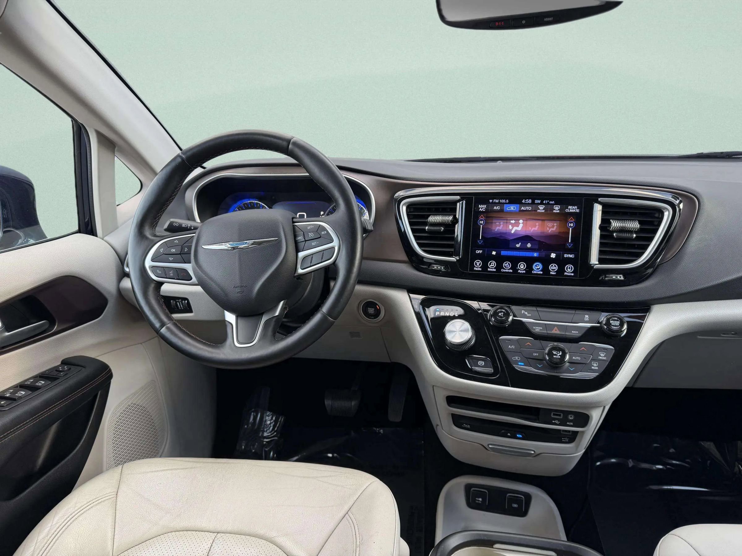 Used 2017 Chrysler Pacifica Touring-L Plus w/ Tire & Wheel Group image 28