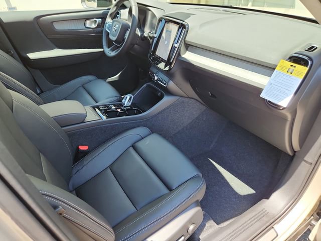 New 2025 Volvo XC40 B5 Ultra w/ Climate Package AWD/4WD image 14