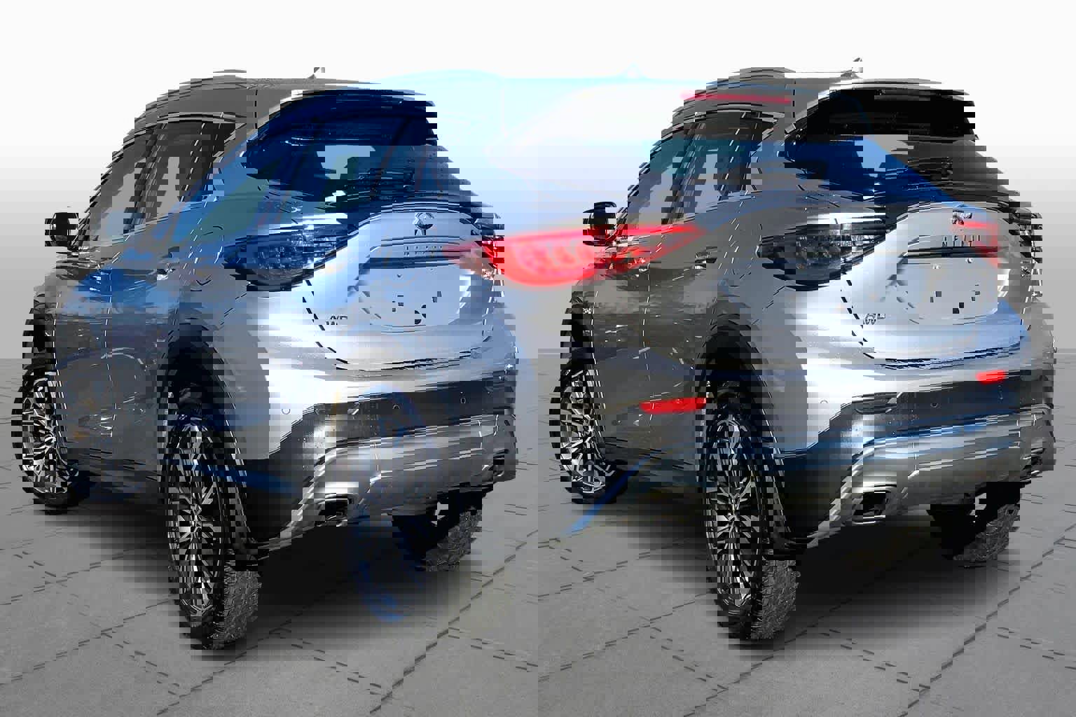 Used 2018 INFINITI QX30 Premium w/ Cargo Package image 11