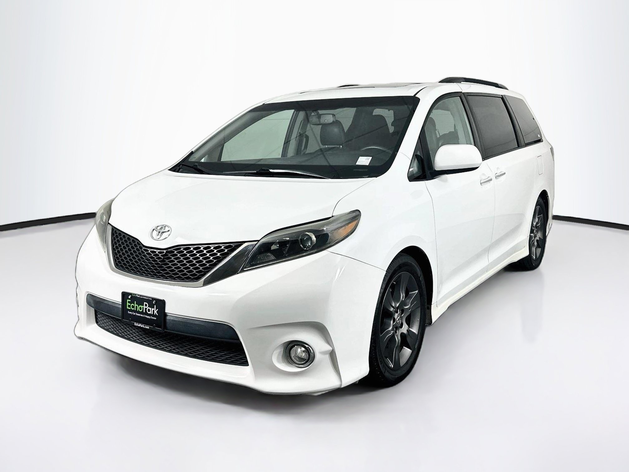 Used 2015 Toyota Sienna SE w/ SE Preferred Package FWD image 3