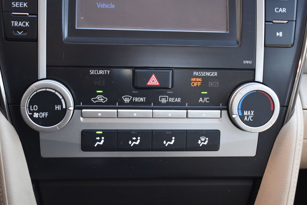 Used 2012 Toyota Camry LE FWD image 12