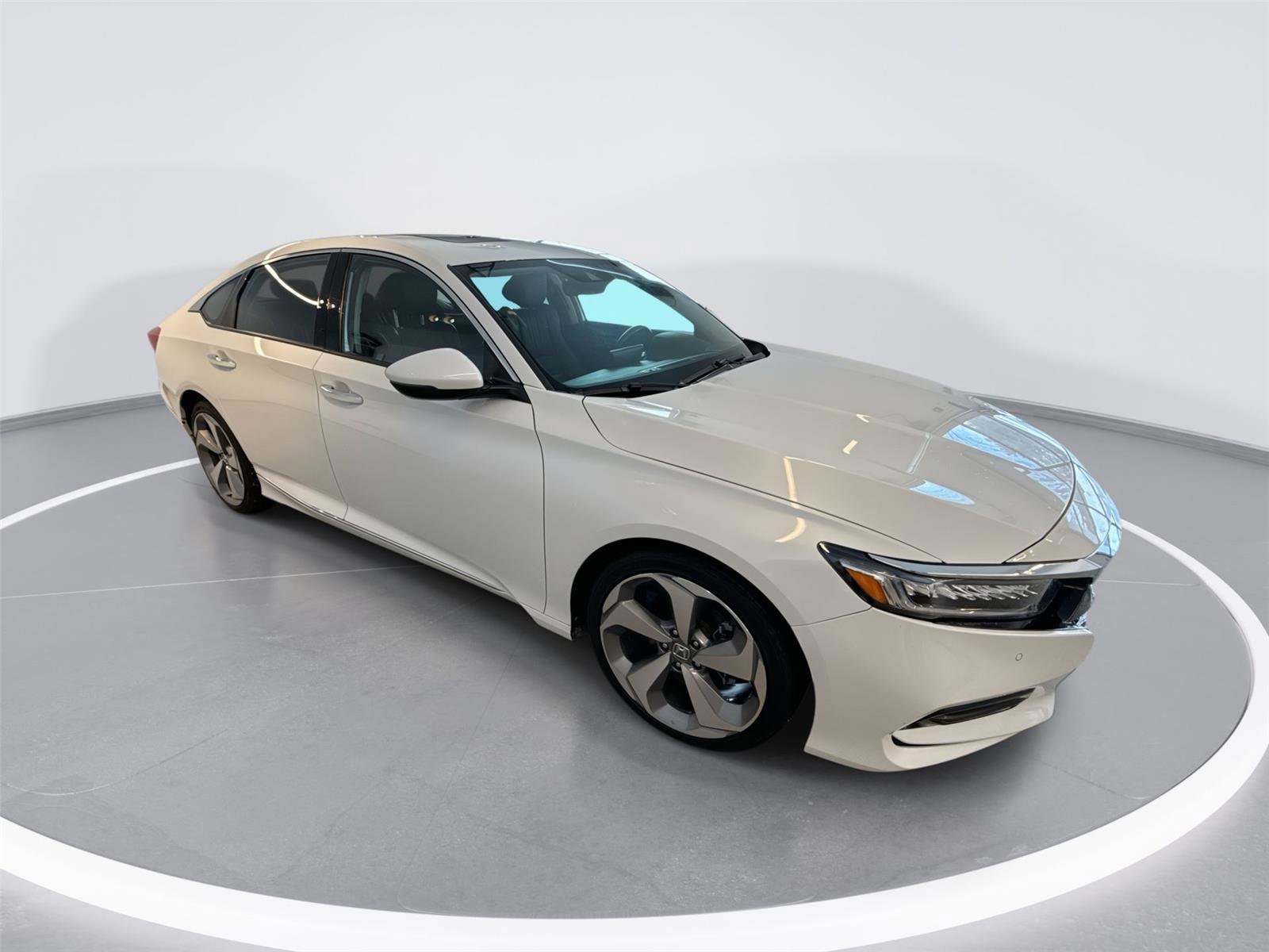 Used 2019 Honda Accord Touring image 1