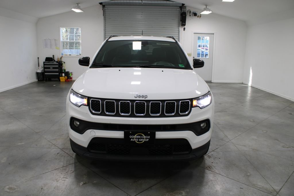 Used 2024 Jeep Compass Latitude image 3