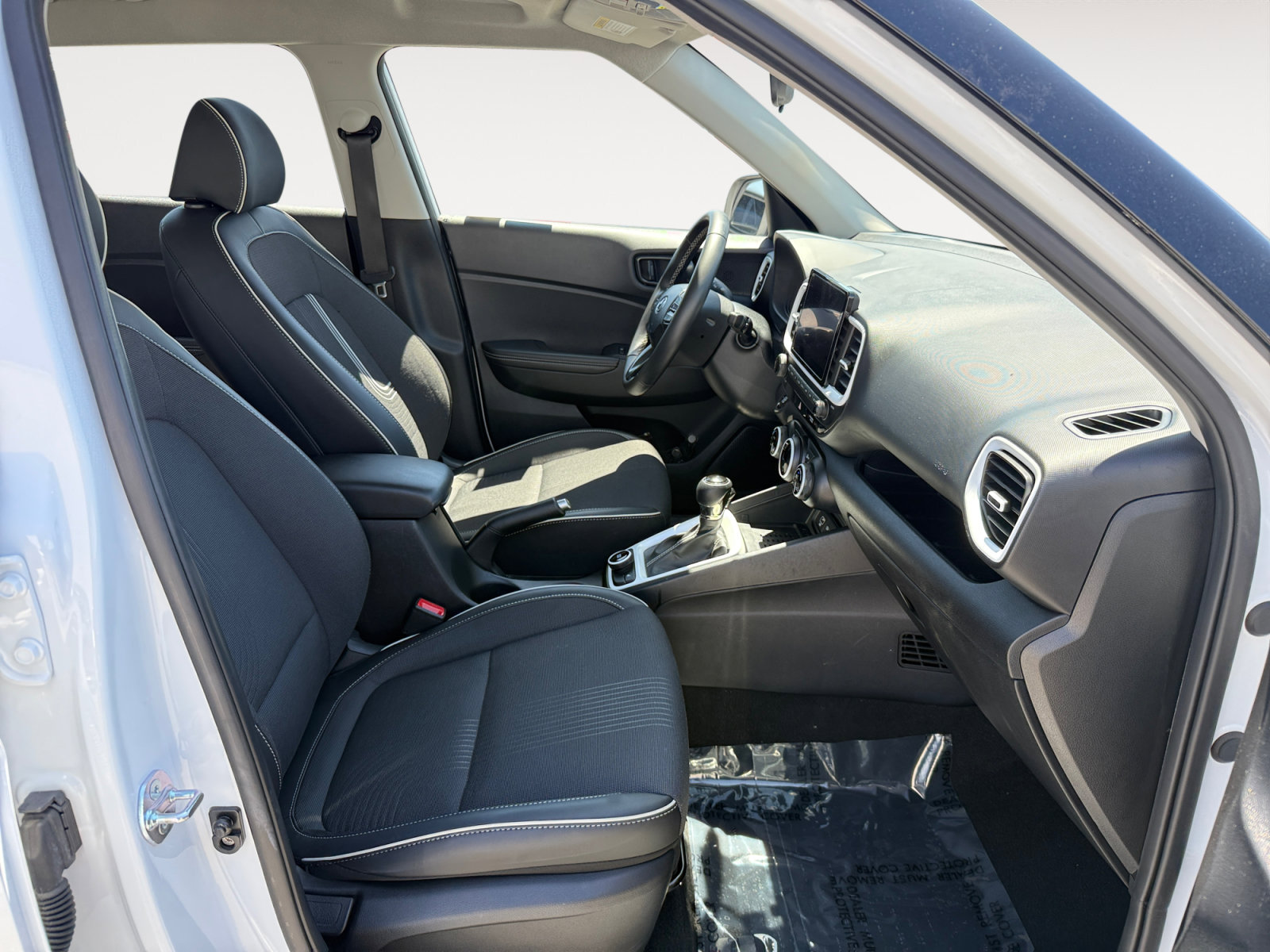 Used 2025 Hyundai Venue Limited FWD image 19