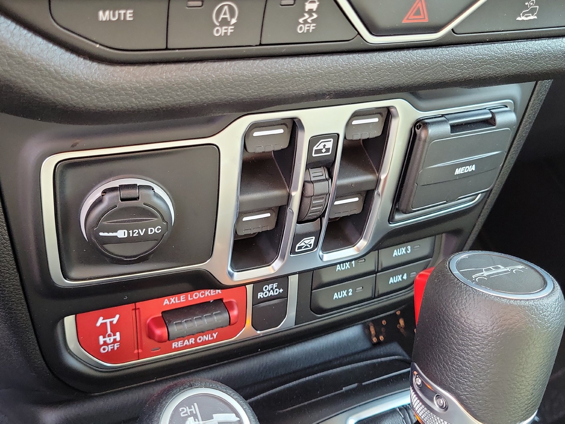 New 2026 Jeep Gladiator Sport AWD/4WD image 10