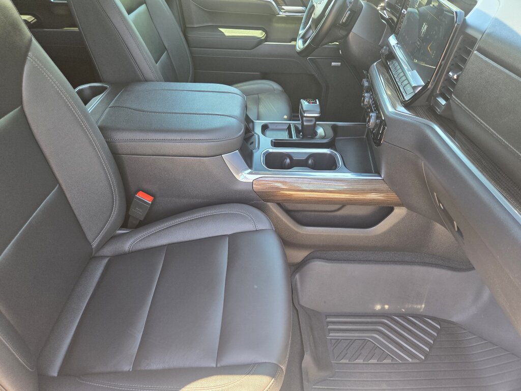 Used 2025 Chevrolet Silverado 1500 LT Trail Boss w/ Convenience Package II AWD/4WD image 13