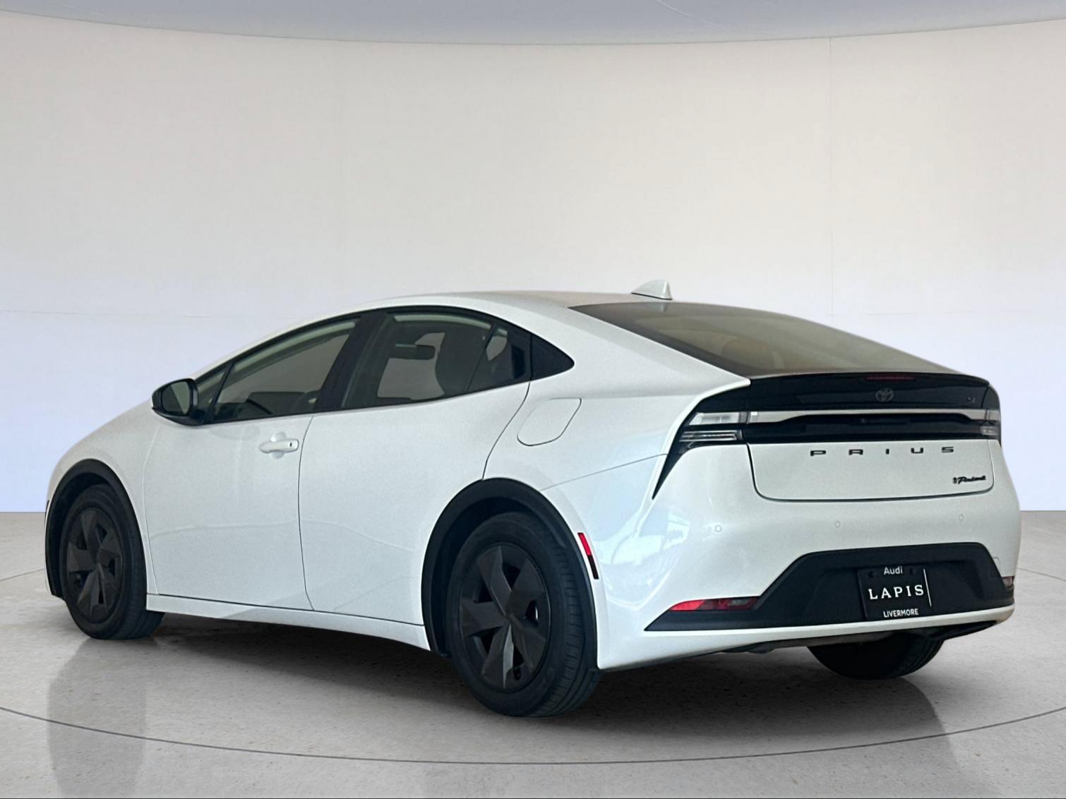 Used 2023 Toyota Prius Prime FWD image 4