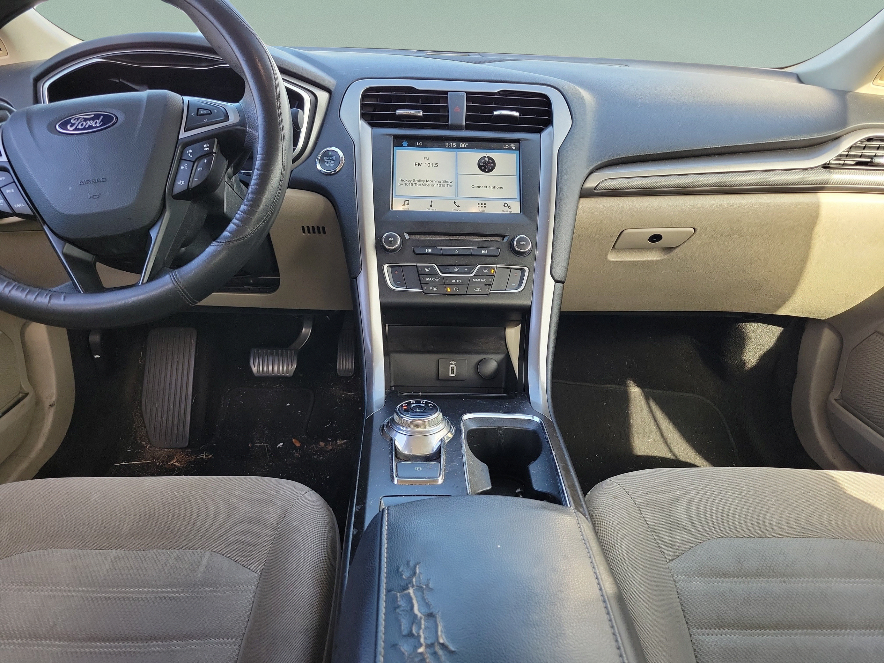 Used 2018 Ford Fusion SE FWD image 9