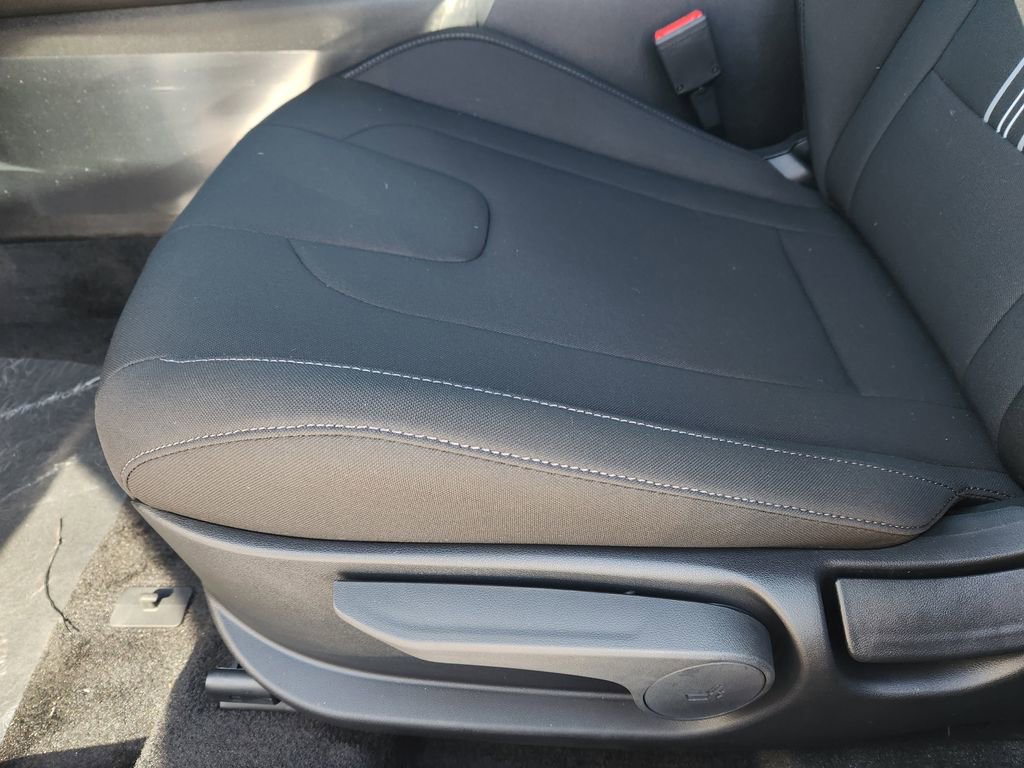 New 2025 Hyundai Elantra SEL image 25