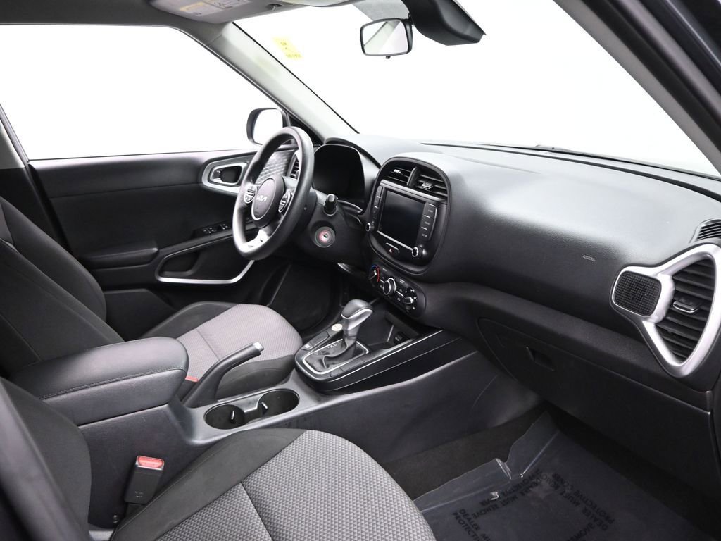 Used 2023 Kia Soul LX w/ LX Technology Package image 11