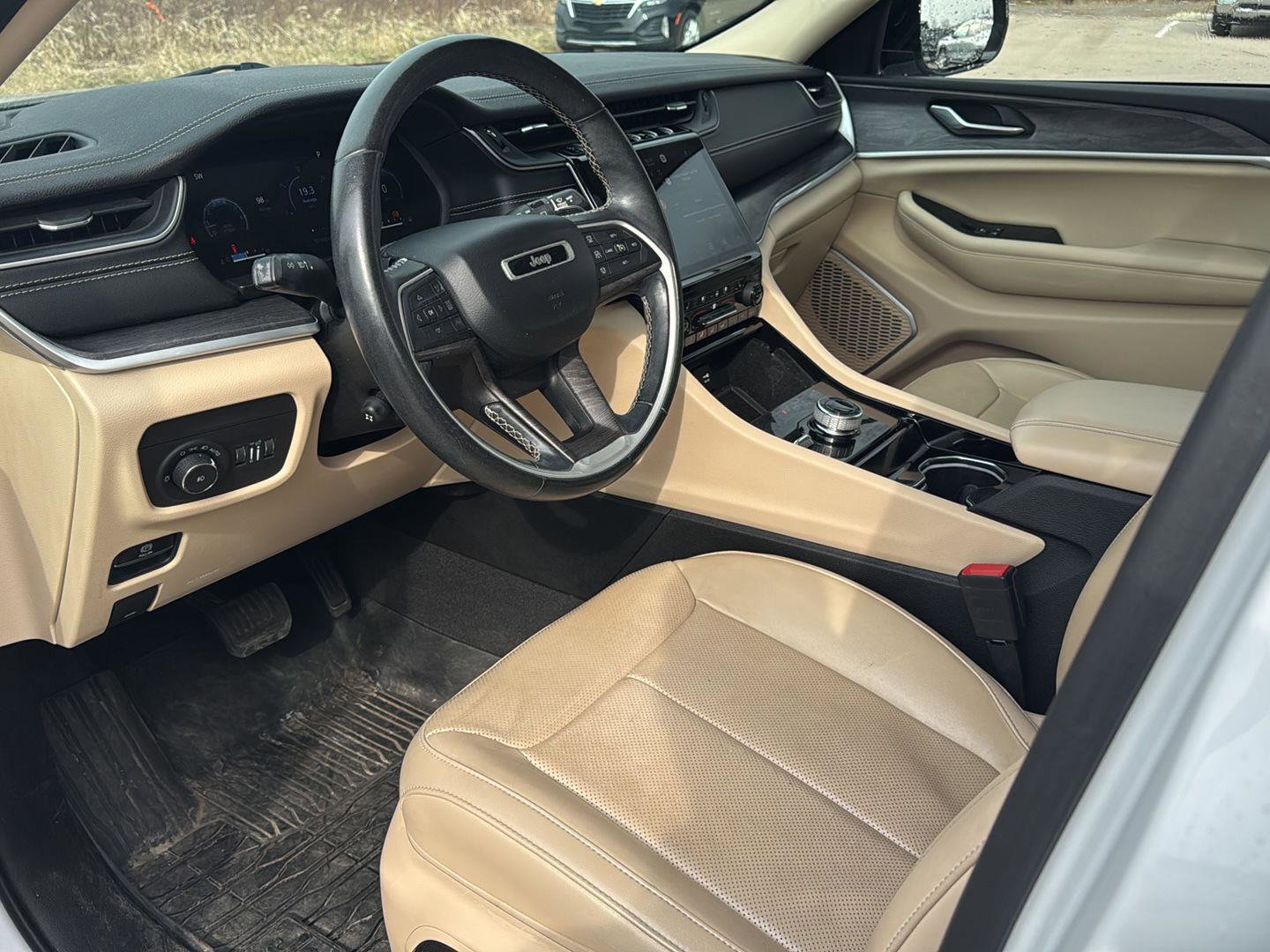 Used 2021 Jeep Grand Cherokee L Limited w/ Luxury Tech Group II image 12