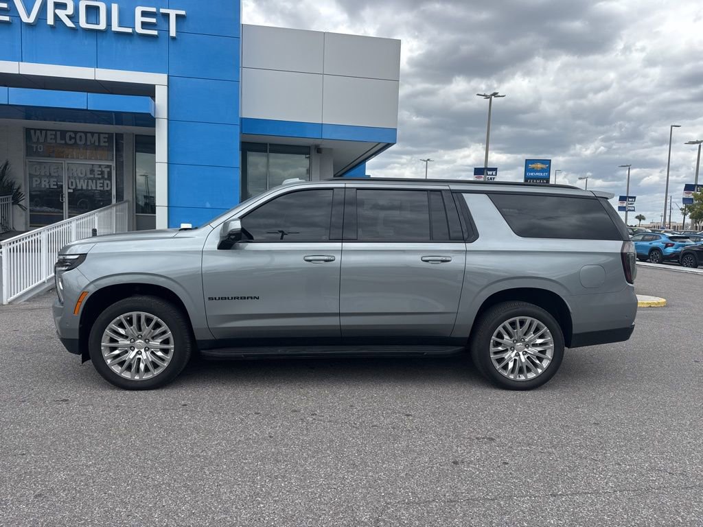 Used 2025 Chevrolet Suburban RST w/ Comfort Package image 4