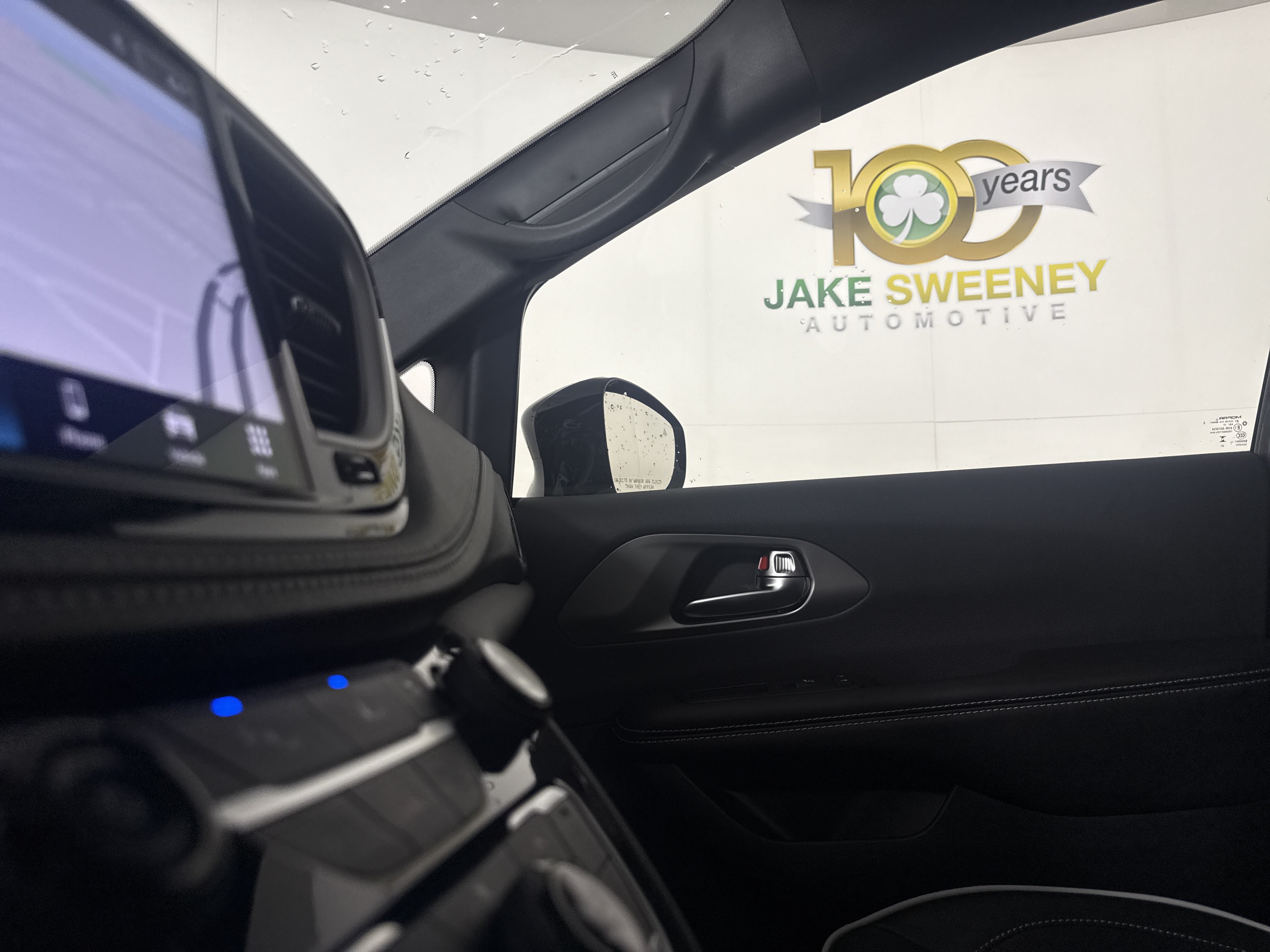 New 2027 Chrysler Pacifica Limited FWD image 28