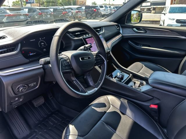 Used 2025 Jeep Grand Cherokee L Limited AWD/4WD image 13
