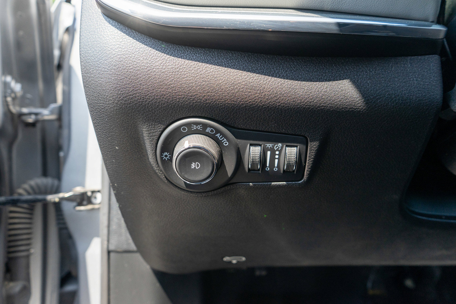 Used 2023 Jeep Compass Limited w/ Sun and Sound Group AWD/4WD image 16