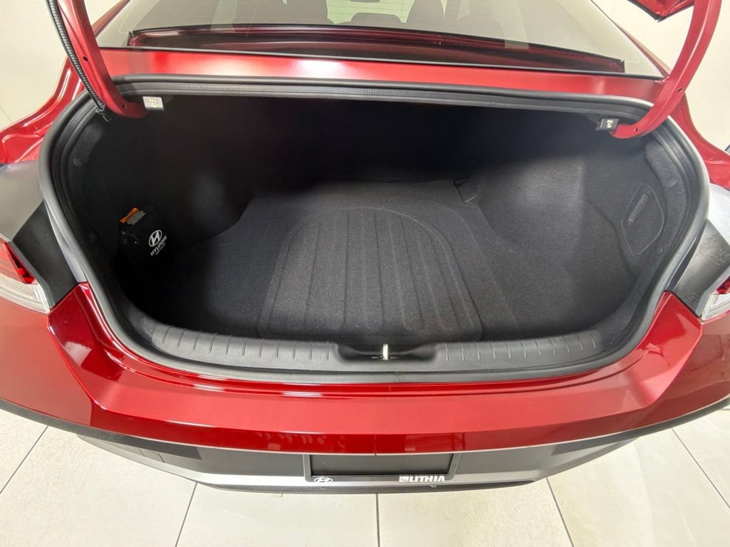 New 2025 Hyundai Elantra Hybrid FWD image 28