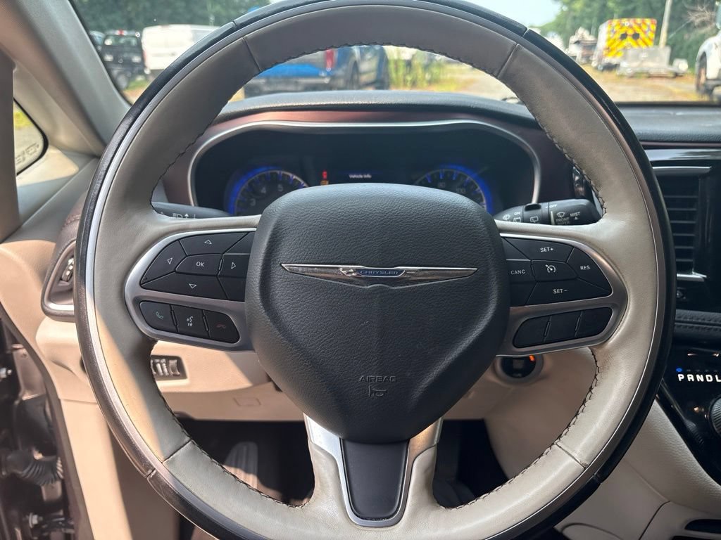 Used 2020 Chrysler Pacifica Limited FWD image 21
