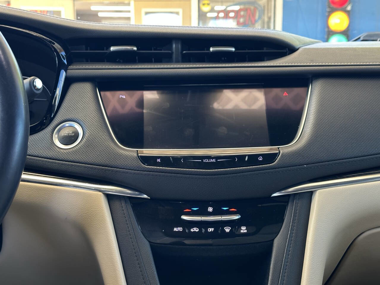 Used 2018 Cadillac XT5 FWD w/ LPO, Wheel Lock Package image 17
