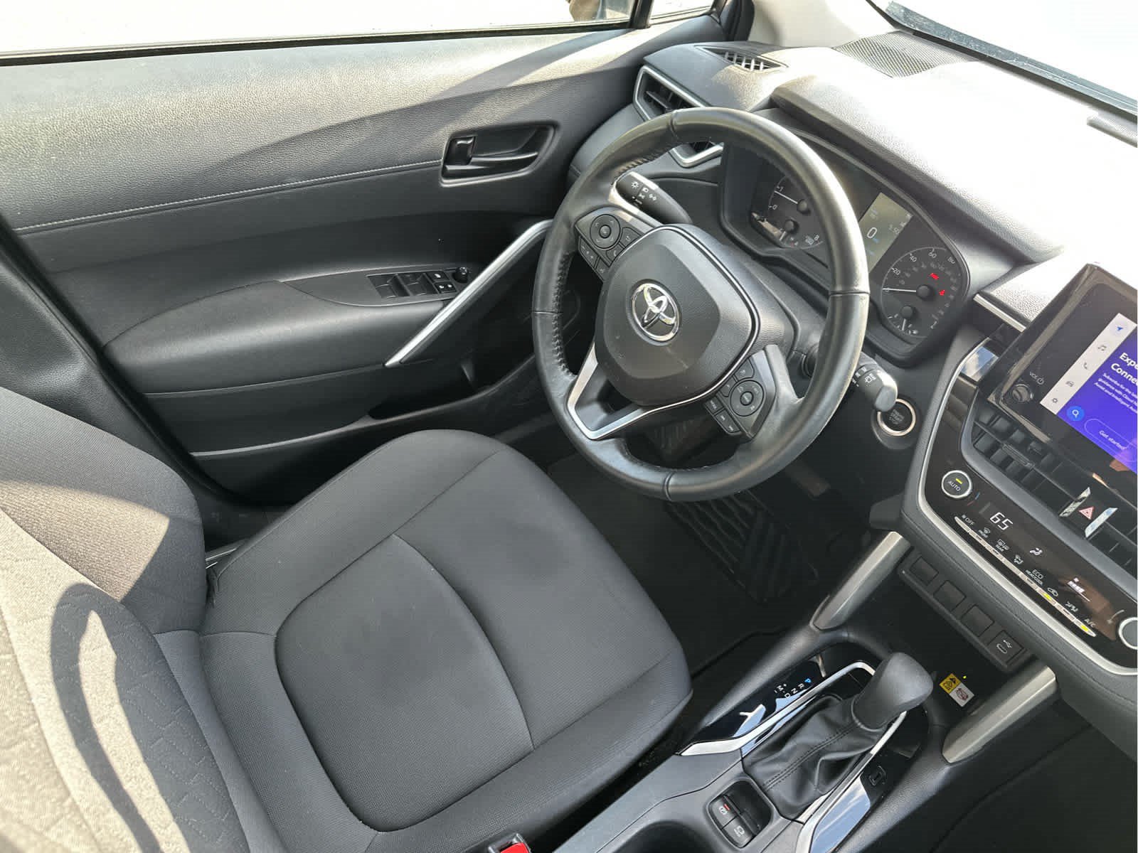Used 2023 Toyota Corolla Cross LE AWD/4WD image 9