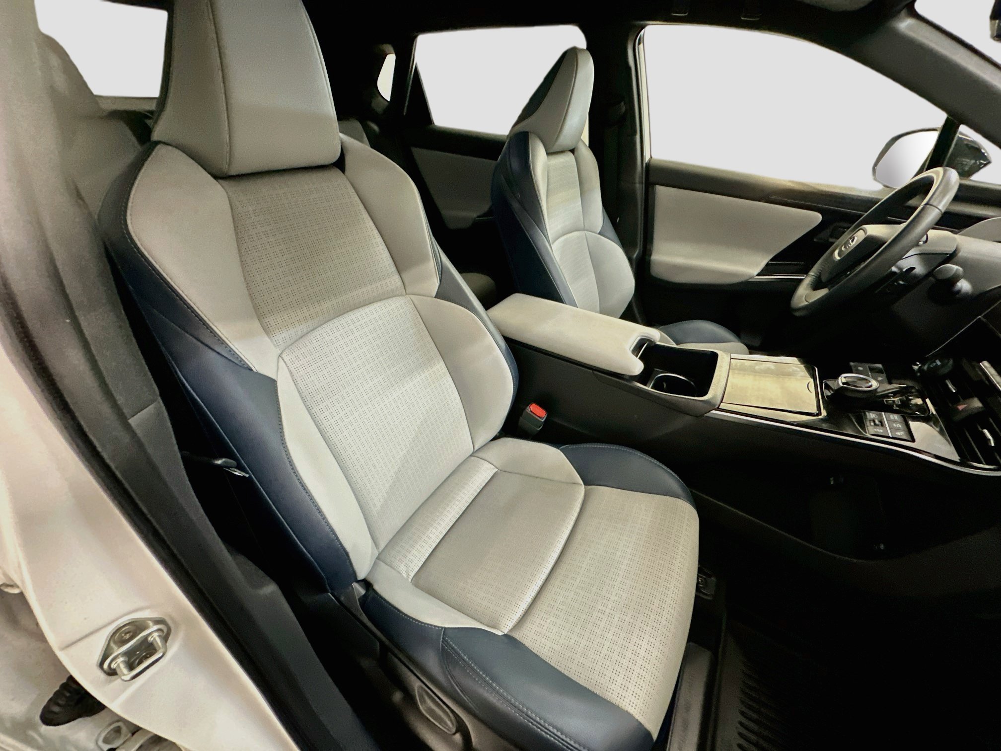 Used 2023 Subaru Solterra AWD image 33