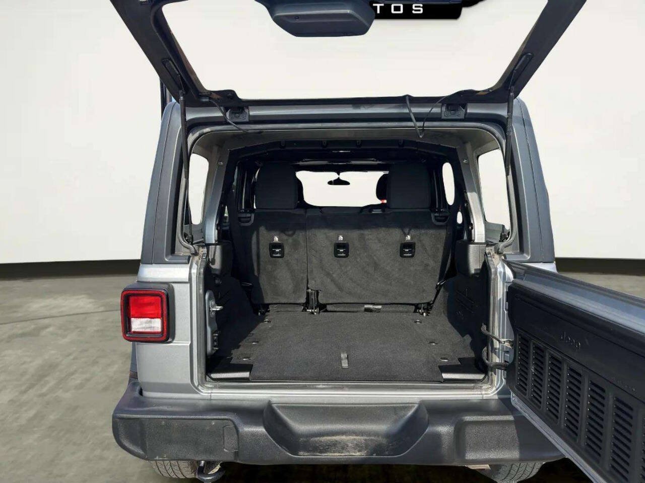 Used 2018 Jeep Wrangler Unlimited Sport AWD/4WD image 14