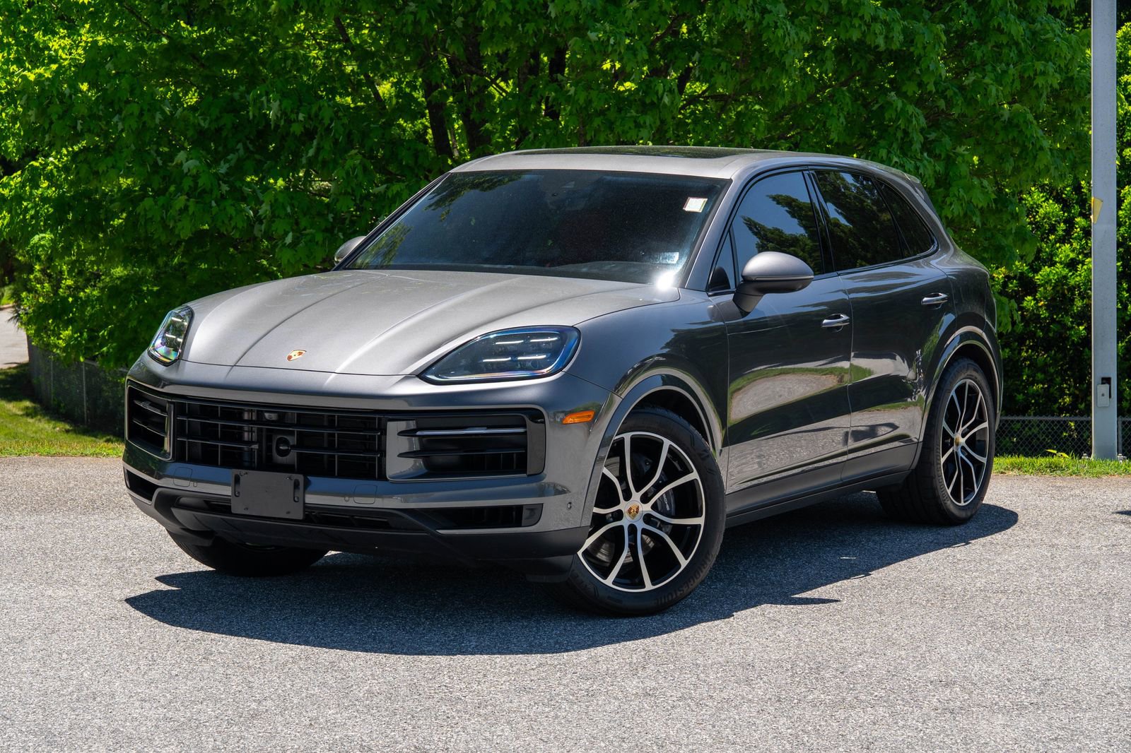 Used 2024 Porsche Cayenne AWD/4WD image 1