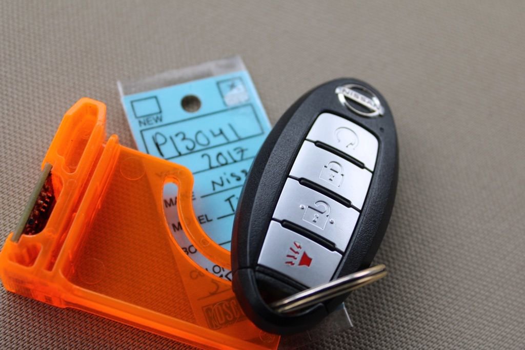 Used 2017 Nissan Titan SV image 30