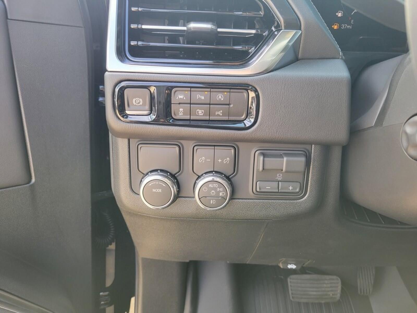 New 2026 GMC Yukon Denali w/ Denali Reserve Package RWD image 16