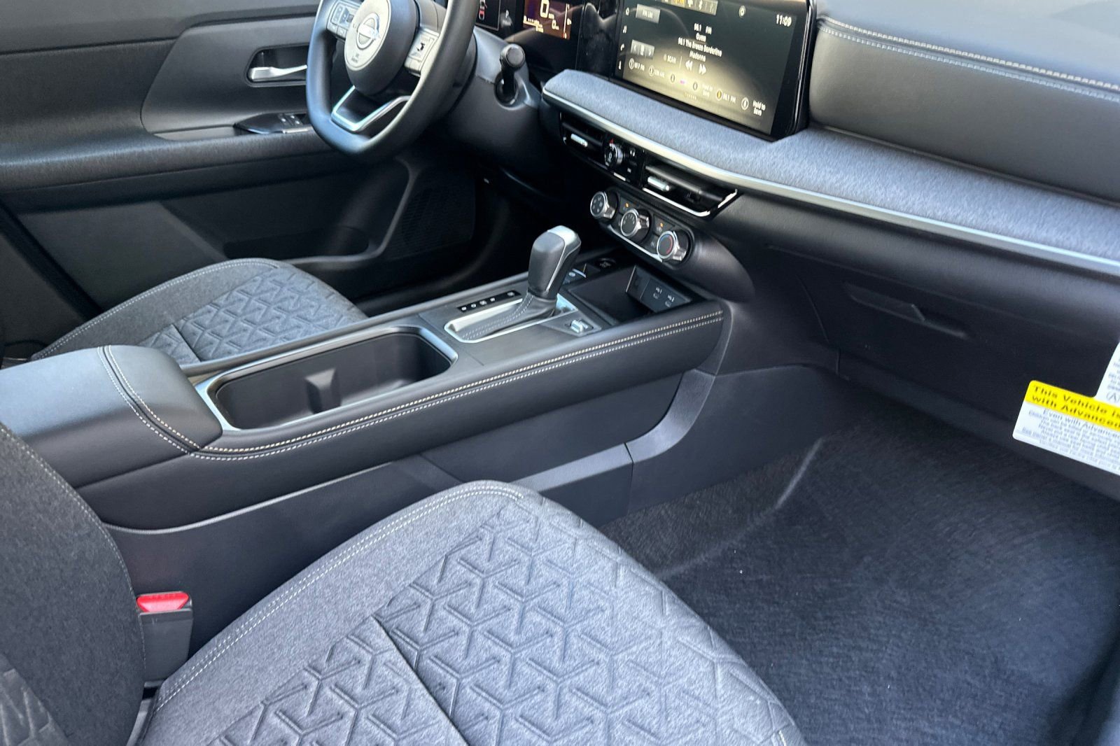 New 2025 Nissan Kicks SV AWD/4WD image 13