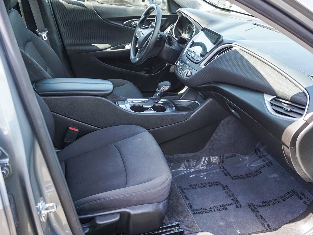 Used 2025 Chevrolet Malibu LT FWD image 12