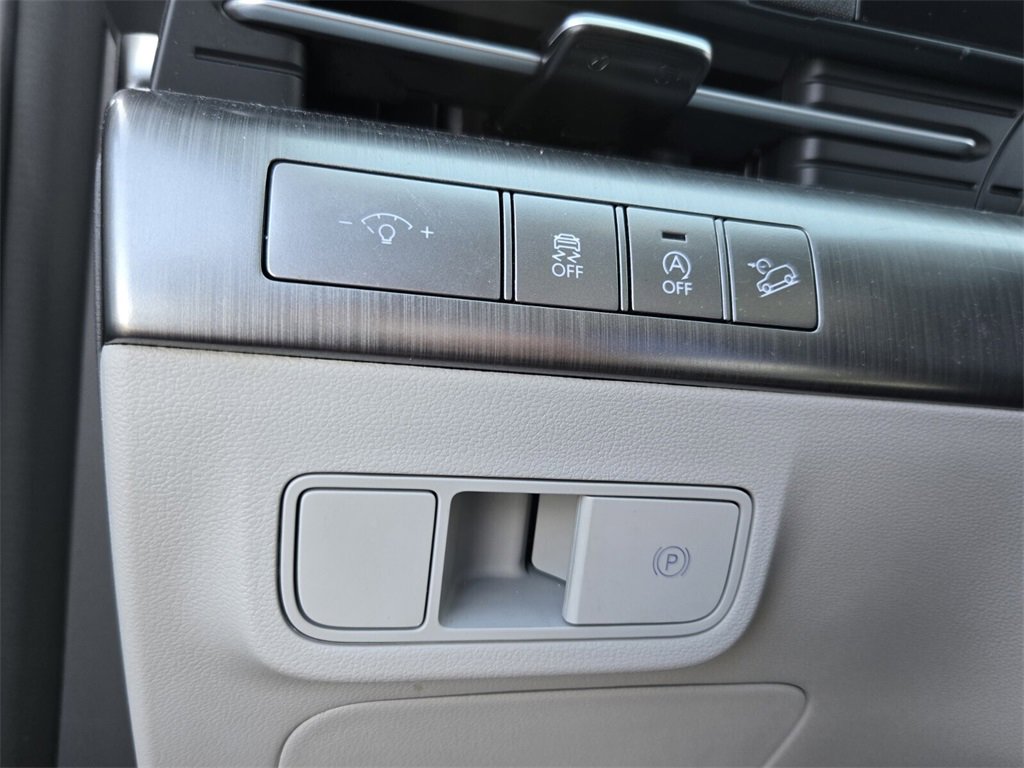 Certified 2024 Hyundai Kona SE image 28